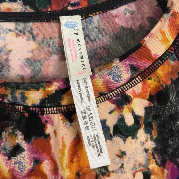 SOLD! Free People Movement Idris Floral Mesh Long Sleeve Crop Top Size Medium - Picture 9 of 12